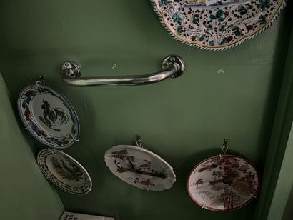 Strong set of modern decorative plates.