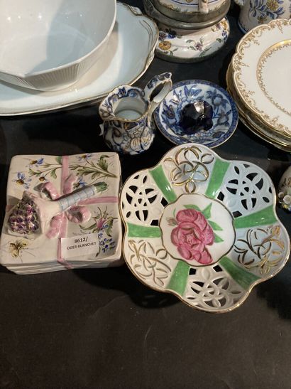 Lot of earthenware and porcelain: plates,...