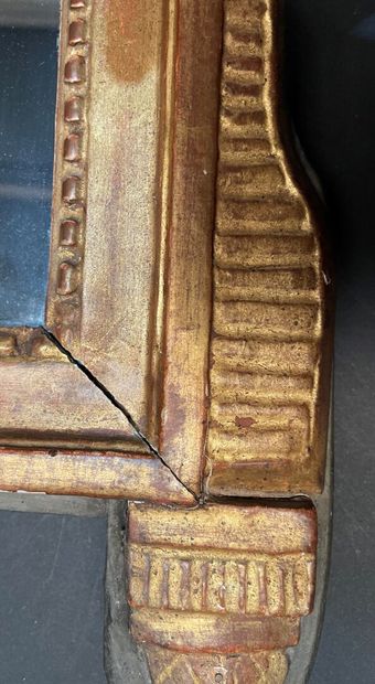 Gilded and carved wood mirror
Louis XVI style
75...