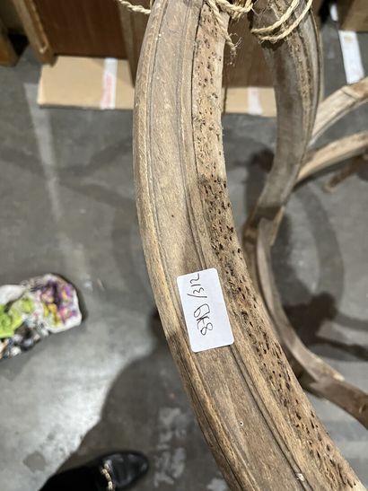 Natural wood molded armchair.
Directoire...