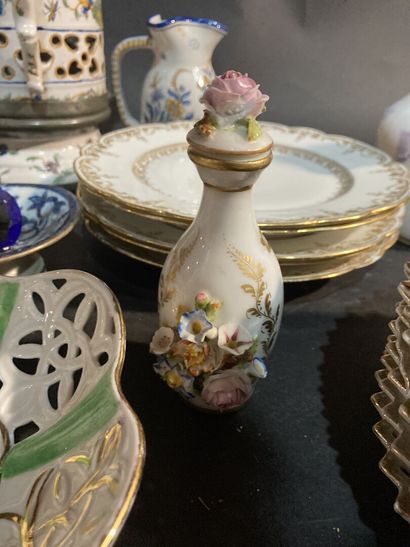 Lot of earthenware and porcelain: plates,...