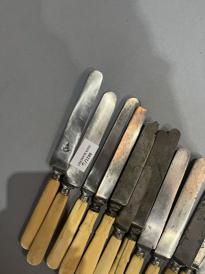 Lot of silver plated cutlery, knives with...