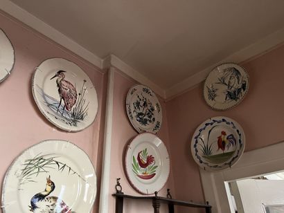 Strong set of modern decorative plates.