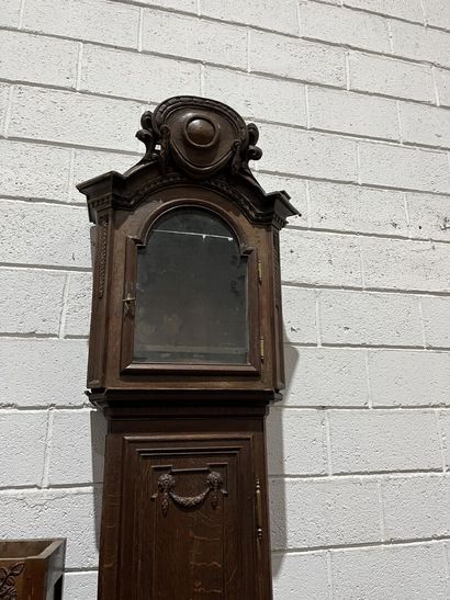 Floor clock in oak richly carved. 
Work in...