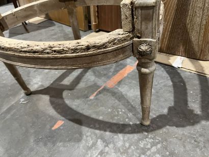 Natural wood molded armchair.
Directoire...