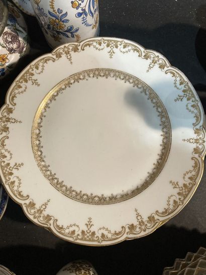 Lot of earthenware and porcelain: plates,...