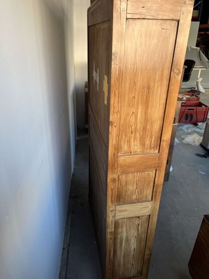 Buffet in natural wood.
Louis Philippe style.
100...