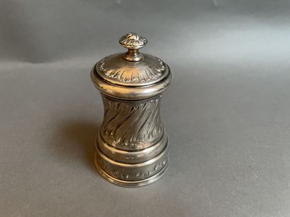 Silver lot including:

-8 dessert spoons...