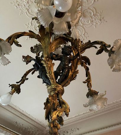 Chandelier with 10 lights in gilt bronze...