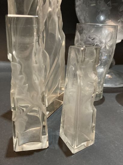 Lot of glassware including: vases, carafes,...