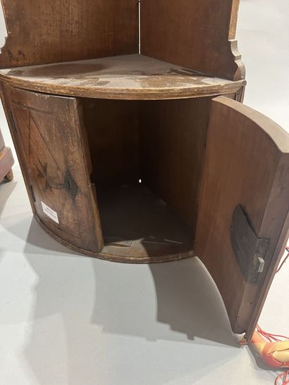 Corner in natural wood.
19th century period....