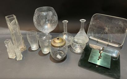 Lot of glassware including: vases, carafes,...