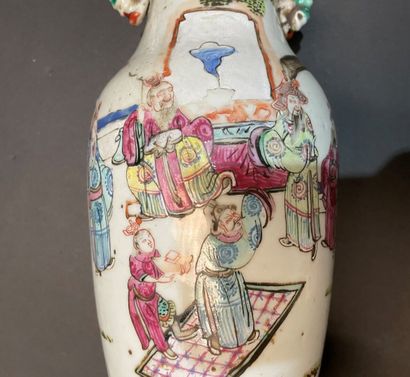 Chinese porcelain baluster vase decorated...