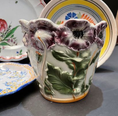 Lot of porcelain dishes including a part...
