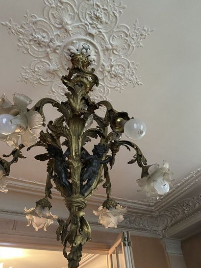 Chandelier with 10 lights in gilt bronze...