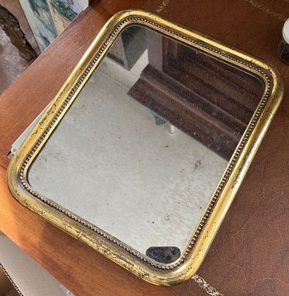 Strong lot of trinkets including a small...