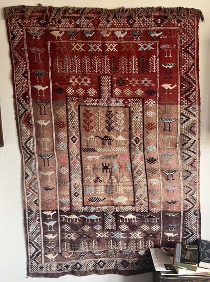 Berber carpet decorated with stylized animals.
146...
