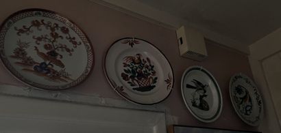 Strong set of modern decorative plates.