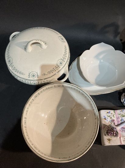 Lot of earthenware and porcelain: plates,...