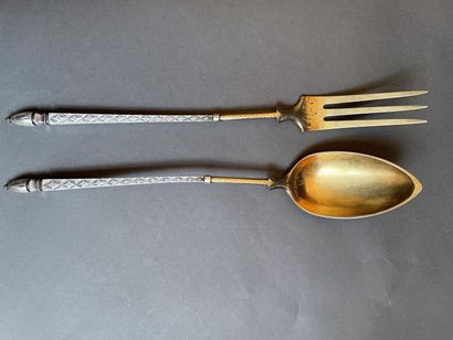 Silver lot including:

-8 dessert spoons...