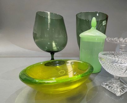 Lot of glassware: copes, vases, flaco,s,...