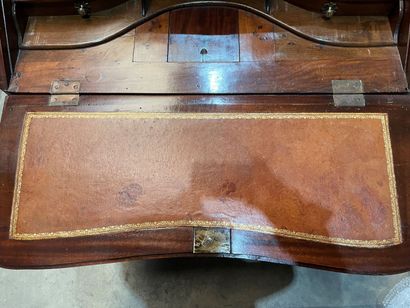 Mahogany scriban chest of drawers, opening...