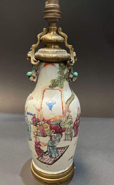 Chinese porcelain baluster vase decorated...
