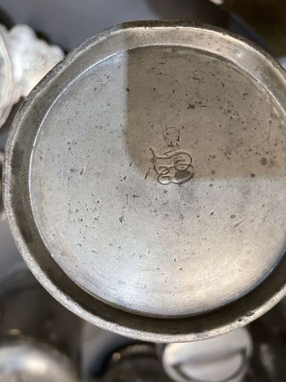 Important lot of pewter : dishes, bowls,...