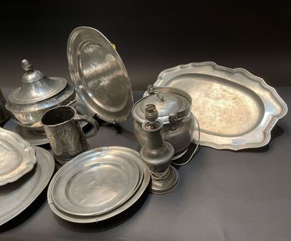 Important lot of pewter : dishes, bowls,...