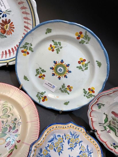 Lot of porcelain dishes including a part...