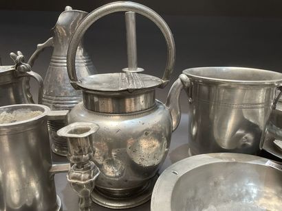 Important lot of pewter : dishes, bowls,...