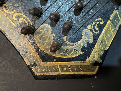 Painted wood lyre harp of English make
In...