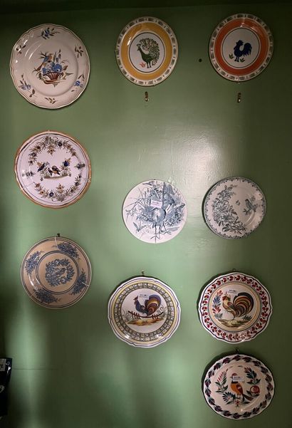 Strong set of modern decorative plates.