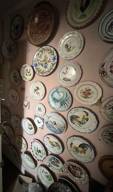 Strong set of modern decorative plates.