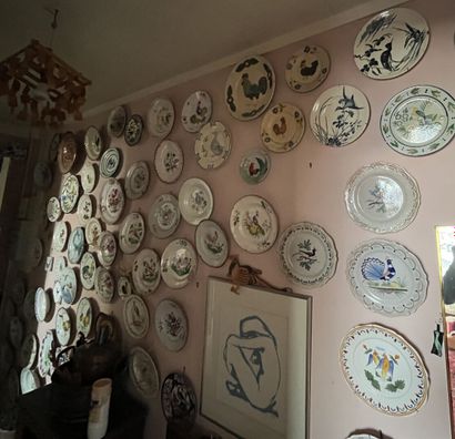 Strong set of modern decorative plates.