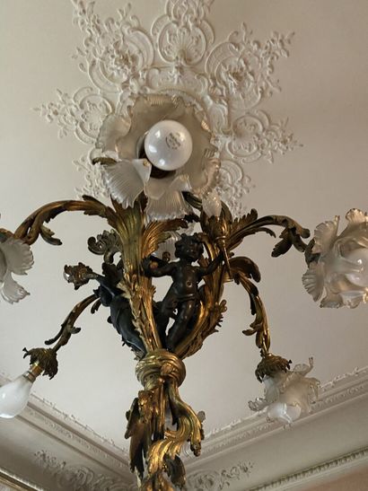 Chandelier with 10 lights in gilt bronze...
