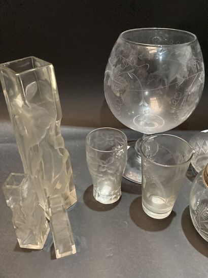 Lot of glassware including: vases, carafes,...