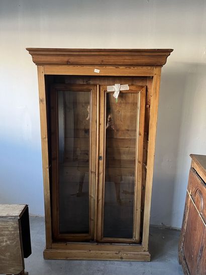 Buffet in natural wood.
Louis Philippe style.
100...