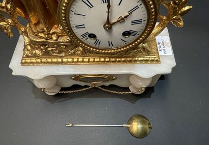 Clock in gilt metal and alabaster with a...