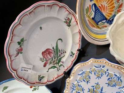 Lot of porcelain dishes including a part...