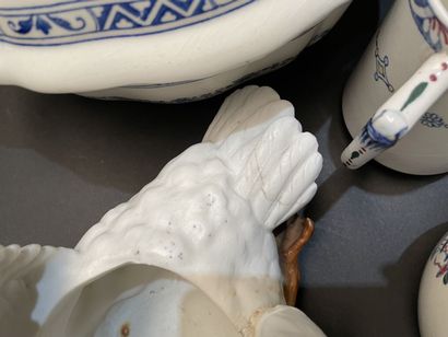 Lot of porcelain dishes including a part...
