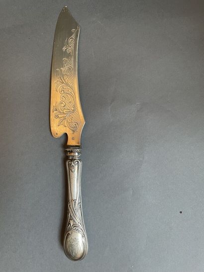 Silver lot including:

-8 dessert spoons...
