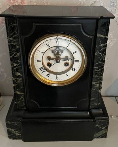 Black marble clock
38 x 15 x 37,5 cm 
Accidents...