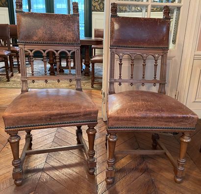 Pair of chairs in molded wood, the openwork...