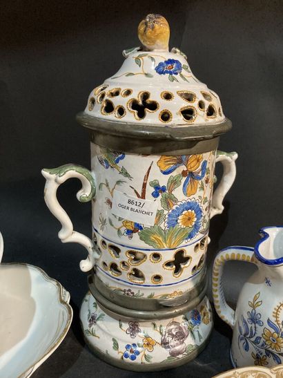 Lot of earthenware and porcelain: plates,...