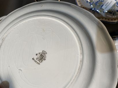 Lot of porcelain dishes including a part...