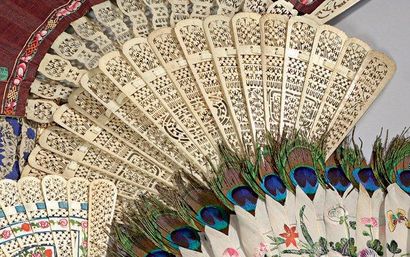 Éventail, os repercé, gravé. Vers 1880. Haut.:...