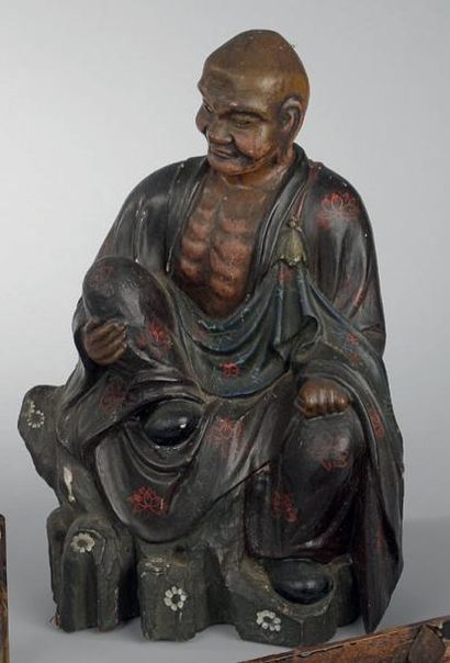 Statuette de rakkan en bois laqué noir, les...