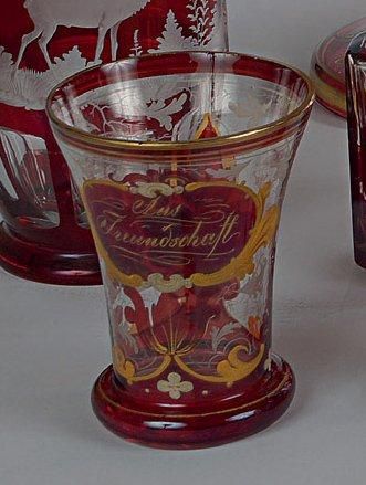 Verre de Bohème à décor rouge et peint en...