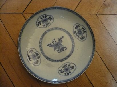 Coupe circulaire en porcelaine décorée en...